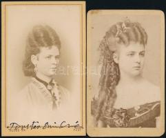 cca 1867 Vizitkártya méretű műtermi felvételek, 2 db vintage fotó, 10,5x6 cm