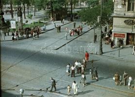 cca 1950 Budapest, villamos és autóbusz közlekedés a Margit hídon, + egy felvétel a pesti oldalon le...