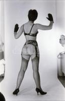 cca 1971 A szocreál titkos forradalma, 13 db szolidan erotikus felvétel negatívja, 24x36 mm