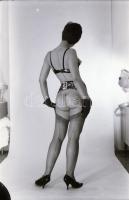 cca 1971 A szocreál titkos forradalma, 13 db szolidan erotikus felvétel negatívja, 24x36 mm