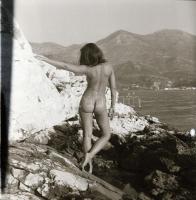 cca 1970 Pucér nők tétele, 13 db szolidan erotikus felvétel negatívja, 6x6 cm