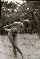 cca 1977 A bolygók együtt állásának kedvező hatása, 13 db szolidan erotikus felvétel negatívja/diája...