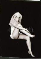 cca 1977 A bolygók együtt állásának kedvező hatása, 13 db szolidan erotikus felvétel negatívja/diája...