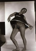 cca 1977 A bolygók együtt állásának kedvező hatása, 13 db szolidan erotikus felvétel negatívja/diája...