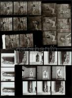 cca 1983 Kontakt képek, szolidan erotikus felvételek, 28 db fotó, három fotópapíron Menesdorfer Lajos (1941-2005) budapesti fotóművész hagyatékából, 26x16 cm és 6x6 cm között