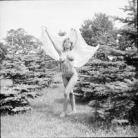 cca 1980 Naturista szemlélet, szolidan erotikus felvételek (a pozitív és negatív felvételek nem össz...