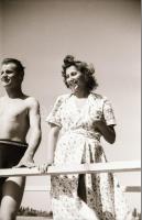 cca 1949 Balatoni üdültetés, képriport, 34 db szabadon felhasználható vintage negatív Kotnyek Antal ...