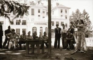 cca 1949 Balatoni üdültetés, képriport, 34 db szabadon felhasználható vintage negatív Kotnyek Antal ...