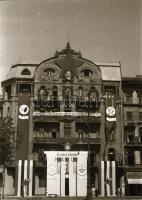 1949 BSZKRt Récsey Ernő garázsának bejárata, 6 db szabadon felhasználható vintage negatív Kotnyek An...