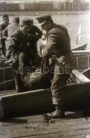 cca 1948 Vízből mentés képriportja, 43 db szabadon felhasználható vintage negatív Kotnyek Antal (192...