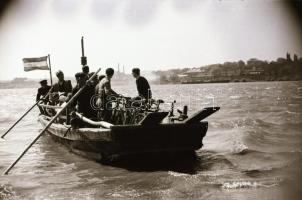 cca 1950 Budapest, rollerverseny a Hősök terén és dunai motoros révhajó, 10 db szabadon felhasználha...