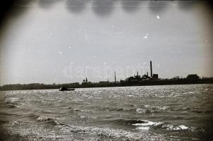 cca 1950 Budapest, rollerverseny a Hősök terén és dunai motoros révhajó, 10 db szabadon felhasználha...