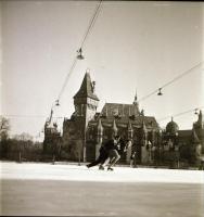 cca 1960 Budapesti városképek, életképek, 13 db szabadon felhasználható vintage negatív, 6x6 cm