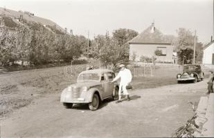 cca 1940 Automobilok, 5 db szabadon felhasználható vintage negatív, 6x6 cm és 6x9 cm
