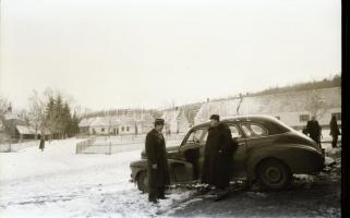 cca 1940 Automobilok, 5 db szabadon felhasználható vintage negatív, 6x6 cm és 6x9 cm