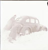 cca 1940 Automobilok, 5 db szabadon felhasználható vintage negatív, 6x6 cm és 6x9 cm