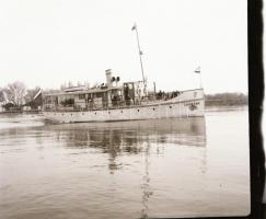 cca 1950 Balatoni felvételek, köztük a Csobánc hajó is, 11 db szabadon felhasználható vintage negatív, 6x6 cm
