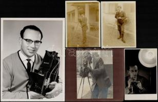 Foto-homo sapiens, azaz a fényképező emberekről - különböző korokban - készített 7 db vintage fotó, 12x9 cm és 21x16,5 cm között