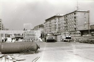 cca 1985 Villamosok Budapesten, 10 db szabadon felhasználható vintage negatív, 24x36 mm