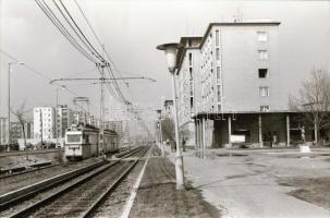 cca 1985 Villamosok Budapesten, 10 db szabadon felhasználható vintage negatív, 24x36 mm