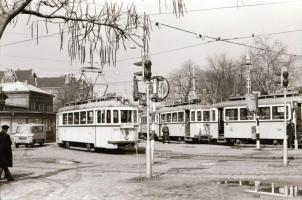 cca 1985 Villamosok Budapesten, 10 db szabadon felhasználható vintage negatív, 24x36 mm