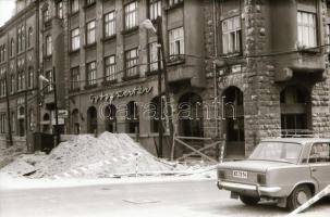 1984 Budapest, Váci úti metróépítkezés a felszínen, városképek, 28 db szabadon felhasználható vintag...