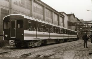 cca 1987 GANZ-MÁVAG üzemcsarnoka, metró kocsik gyártása, szállítása, 27 db szabadon felhasználható v...