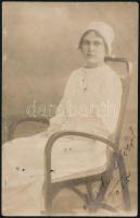 1915 Vöröskeresztes nővér fotója, feliratozva, 13,5×9 cm
