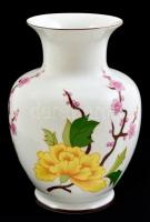 Hollóházi virág mintás váza, kézzel festett, jelzett, hibátlan, m: 17,5 cm