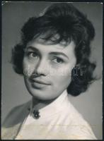 Szemes Mari (1932-1988) színművésznő aláírása az őt ábrázoló fotó hátoldalán