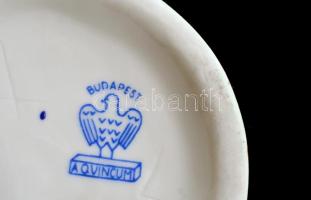 Aquincumi fésülködő porcelán akt, kézzel festett, jelzett, hibátlan, m: 23,5 cm