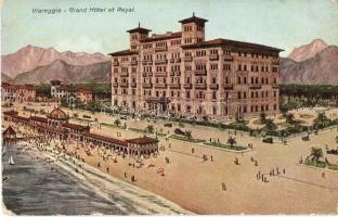 12 db régi főleg olasz városképes lap, közte 1 fotó / 12 pre-1945 Italian town-view postcards: Genov...