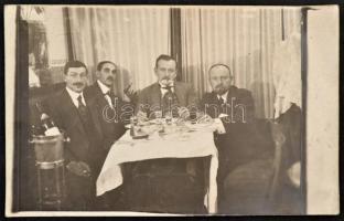 cca 1894-1967 Korányi Márton (1879-1967) iparos, szerkesztő, grafikus okmányai és fotói, közte: lakb...