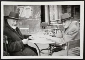 cca 1894-1967 Korányi Márton (1879-1967) iparos, szerkesztő, grafikus okmányai és fotói, közte: lakb...