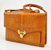 Krokodilbőr barna női táska, 2 db tárcával, kis kopásnyomokkal, 30x21x6 cm