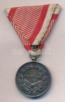 1917. "Károly Ezüst Vitézségi Érem II. osztálya" jelzett Ag kitüntetés mellszalagon. Szign...