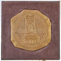 Bulgária 1974. "Filmfesztivál" fém plakett eredeti bőr(?) dísztokban. Szign.: B.N. (110x10...