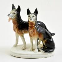 Porcelán kutyapár, kézzel festett, jelzés nélkül, kopásnyomokkal, 13x14 cm