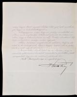 1920 VÉDETT! Horthy Miklós május 28-án kelt, diktált, saját kezűleg aláírt levele (+boríték) Simonyi-Semadam Sándor (1864-1946) miniszterelnöknek a trianoni béke aláíróinak elhúzódó kijelölése ügyében: Thomas Hohler (1871-1946) budapesti brit és Maurice Fouchet (1873-1924) budapesti francia főmegbízott kérésére, azokkal egyetértésben arra kéri Simonyi-Semadamot, hogy Teleki Pál vállalása ellenére ne a külügyminisztert jelöljék ki a békediktátum egyik aláírójának: habár a külügyminiszter előttem is kifejezést adott abbéli elhatározásának, hogy a szerződést ő aláírja és aggályaimat eloszlatni igyekezett, ehhez a jelzett akokból(sic!) még sem járulhatok hozzá. Teleki személyéről az előző napi minisztertanácsi ülés határozott, ez azonban többszörös ellenállásba ütközött, ezekre a jelzett okokra Horthy is kitért levelében. Egyfelől Teleki az aláírás után le akart mondani, a francia külügy azonban a folyamatban lévő francia-magyar tárgyalásokra is tekintettel nem kívánta a franciabarátként számon tartott külügyminiszter távozását. Továbbá Teleki a kormánytagok közül egyedüliként tagja volt a nem sokkal korábban, május 19-én lemondott békedelegációnak. Végül tiltakozást váltott ki az is, hogy a békeszerződést épp egy erdélyi származású politikus írja alá. Az ellenállás hatására a minisztertanács még aznap, május 28-án újratárgyalta az aláírók ügyét, amelyben végleges megállapodás csak május 31-én született. Rendkívüli ritkaság, forrásértékű dokumentum!