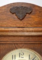 XIX. sz.: Felesütős falióra, ingás szerkezettel. Jó esztétikai állapotban, javításra szorul. Üvegek ...