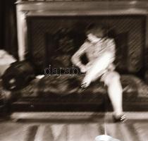 cca 1972 Erotikus és pornográf fotónegatívok, 12 felvétel 1 tekercsen, 5,5x5,5 cm