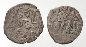 ~1600-1800. 2db klf arab ezüstpénz (0,65g/0,66g) T:2-
~1600-1800. 2pcs of diff Arabic silver coins ...