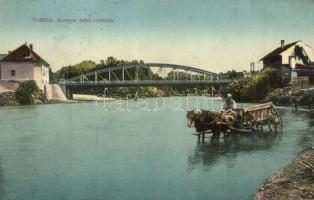 Torda, Turda; Aranyos folyó vashídja lovas szekérrel. W.L. Bp. 7013. / river with bridge, horse carriage