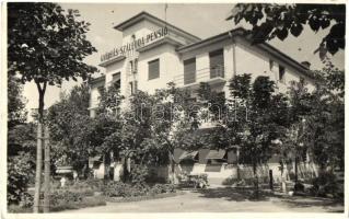 12 db régi magyar városképes lap (Balatonlelle, Sátoraljaújhely, Abaújszántó, Diósgyőr, Visegrád, Fe...