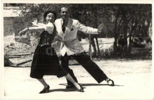 2 db fotó képeslap egy táncoló párról / 2 photo postcards of a dancing couple
