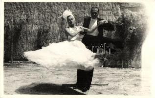 2 db fotó képeslap egy táncoló párról / 2 photo postcards of a dancing couple