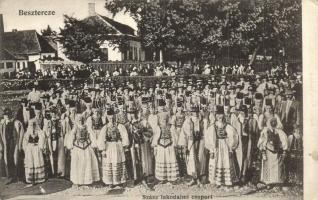1916 Beszterce, Bistritz, Bistrita; szász lakodalmi csoport. Bartha Mária kiadása / Saxon wedding group, folklore (EK)