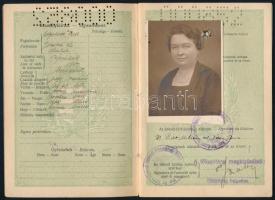 1929 A Magyar Királyság által kiadott fényképes útlevél, okmánybélyeggel, / Hungarian passport