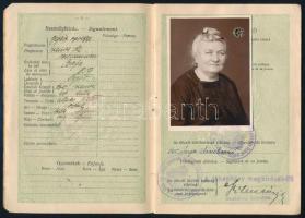 1928 A Magyar Királyság által kiadott fényképes útlevél, okmánybélyeggel,  bejegyzésekkel, pecsétekk...