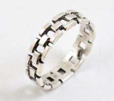 Ezüst(Ag) láncgyűrű, jelzett, méret: 58, nettó: 2,5 g
